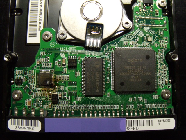 壊れたHDD(基板部)